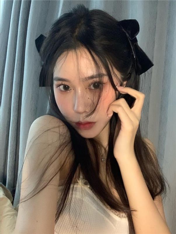 清纯风Sao茜茜，刚兼职态度端正身材紧致有型